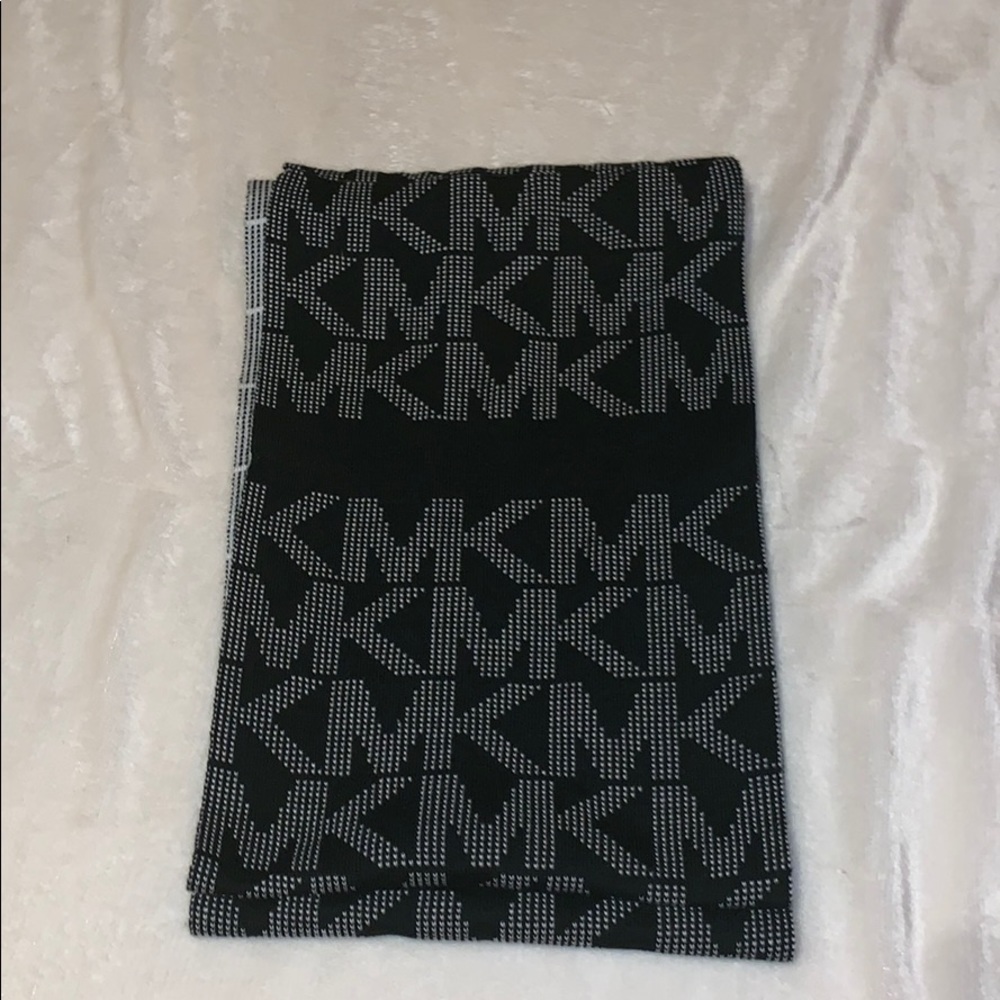 Michael kors scarf